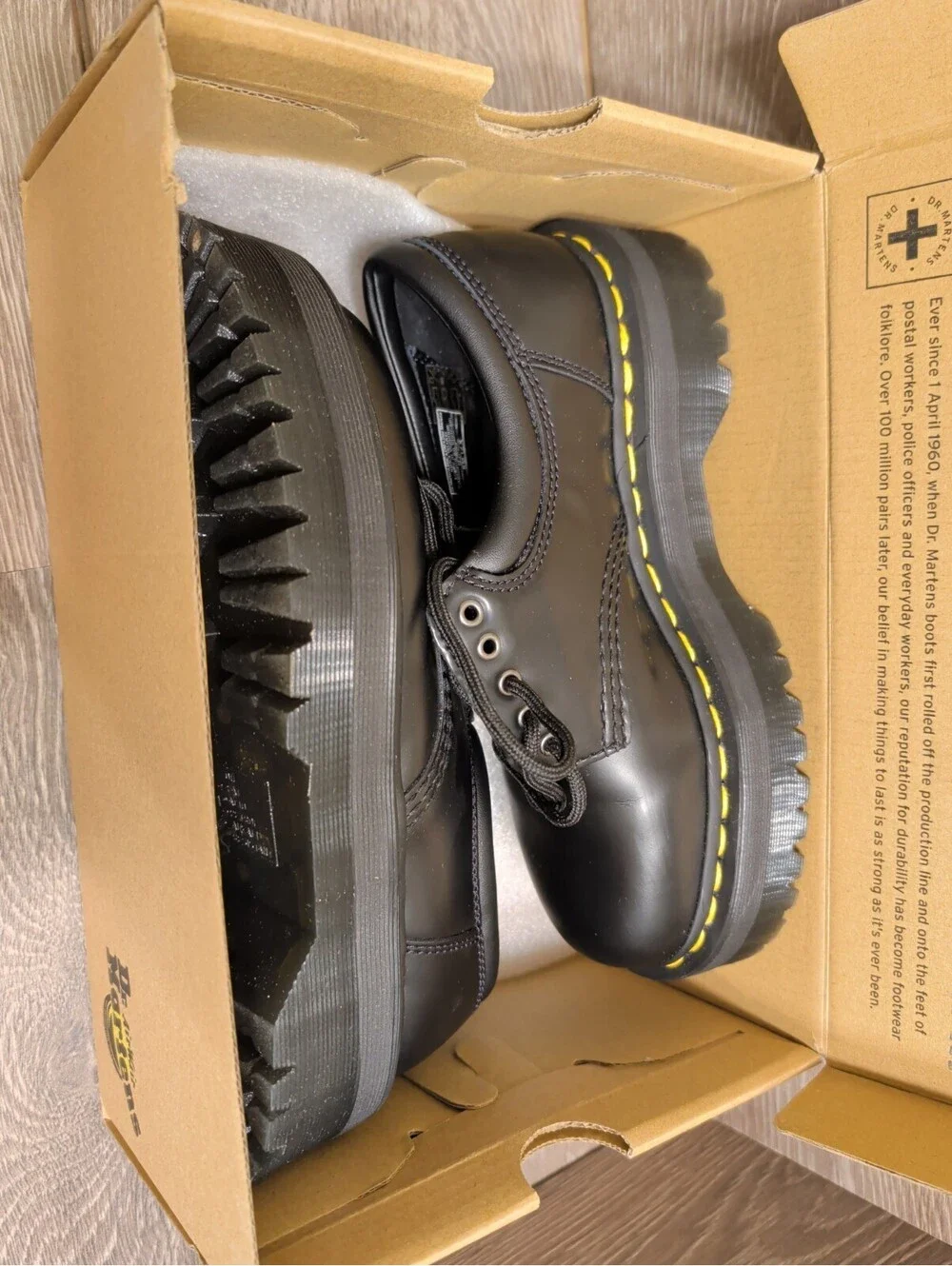DR. MARTENS 8053 Quad Smooth Leather Platform Shoes Unisex Size M7/W8